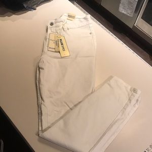 White skinny jeans !
